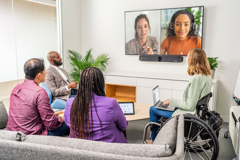 HP Poly Studio X70 | AiO Videobar + TC10 | 4K